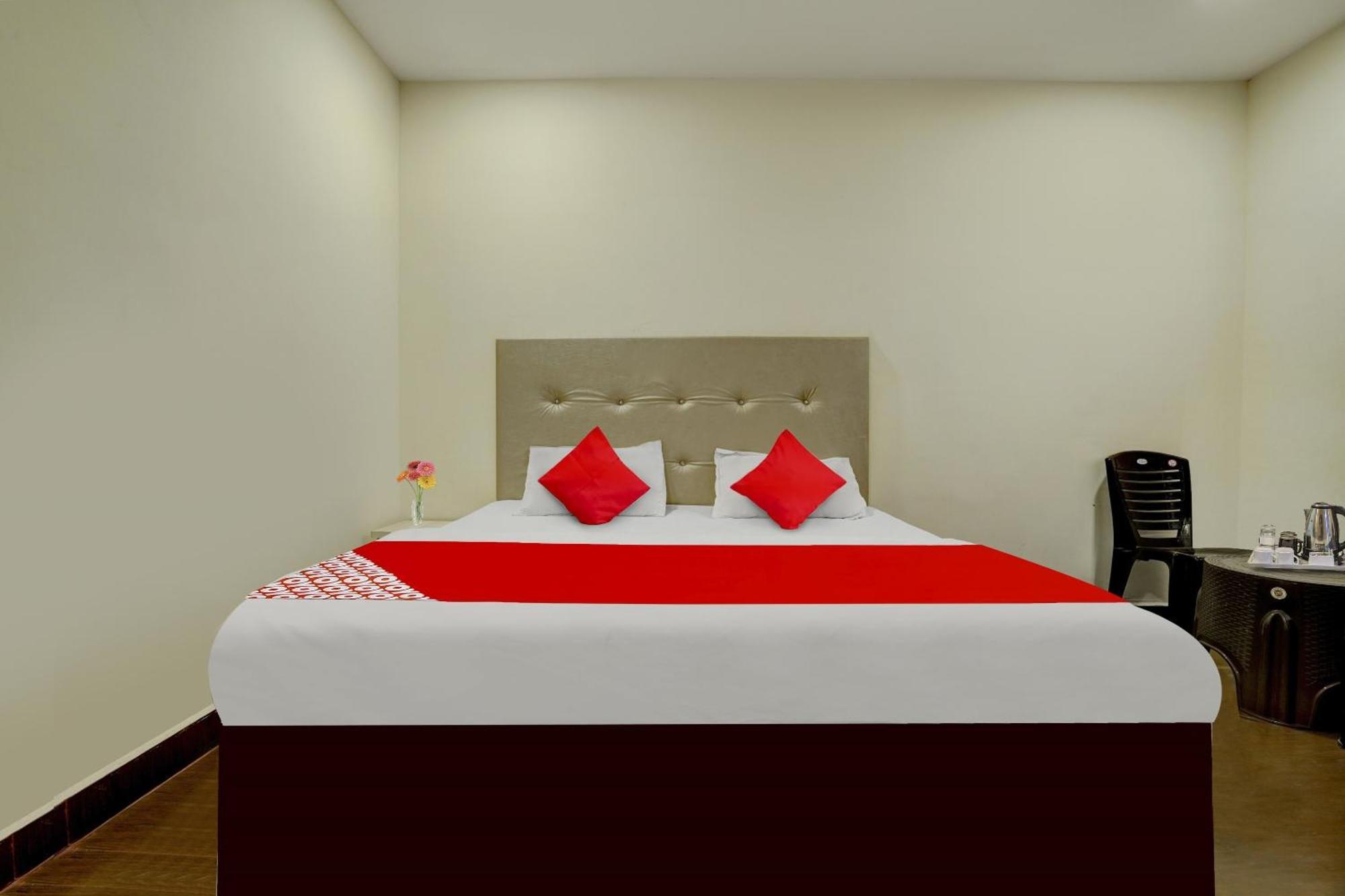 Oyo Flagship The Chirag Resort Bhandāra Esterno foto